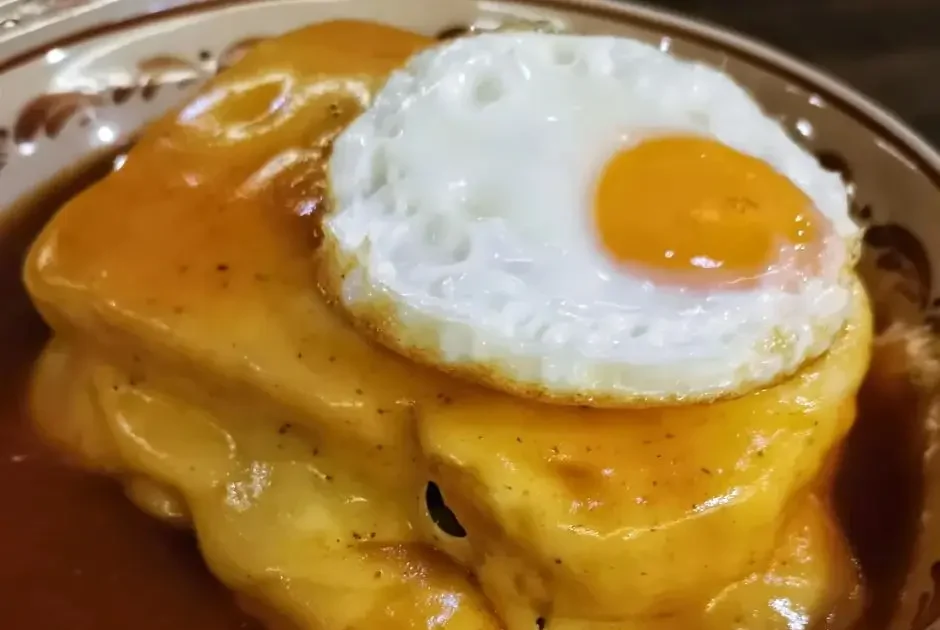 francesinhas downtown porto food portuguese gastronomy francesinha cafe